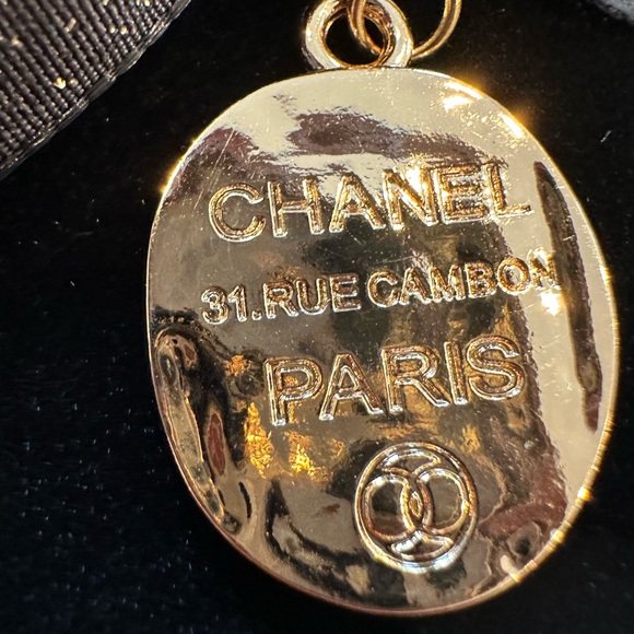 Chanel Zipper Pull Gold Tone. - Picture 2 of 3